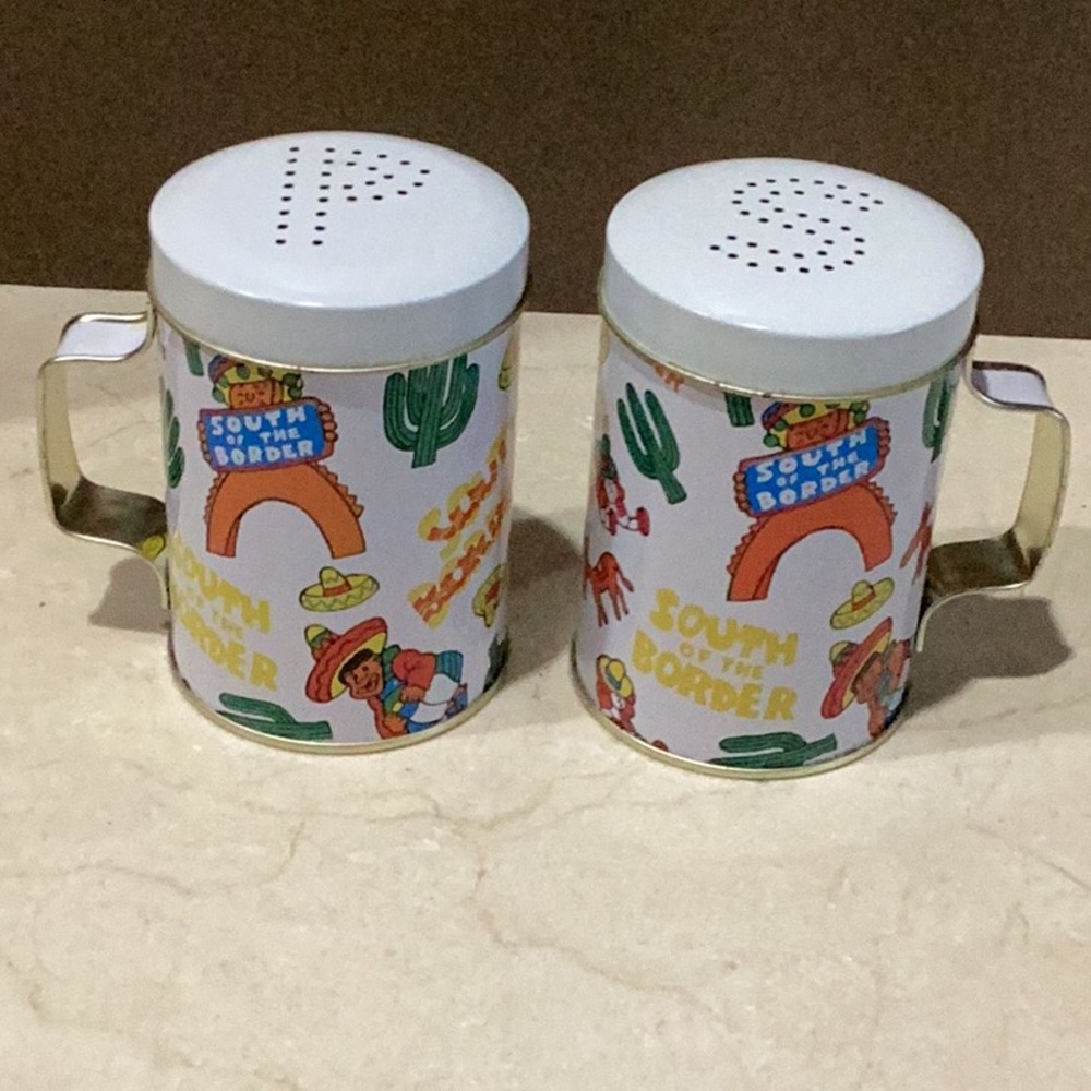 SOUTH OF THE BORDER Vintage 80s Tin Salt and Pepper Shakers